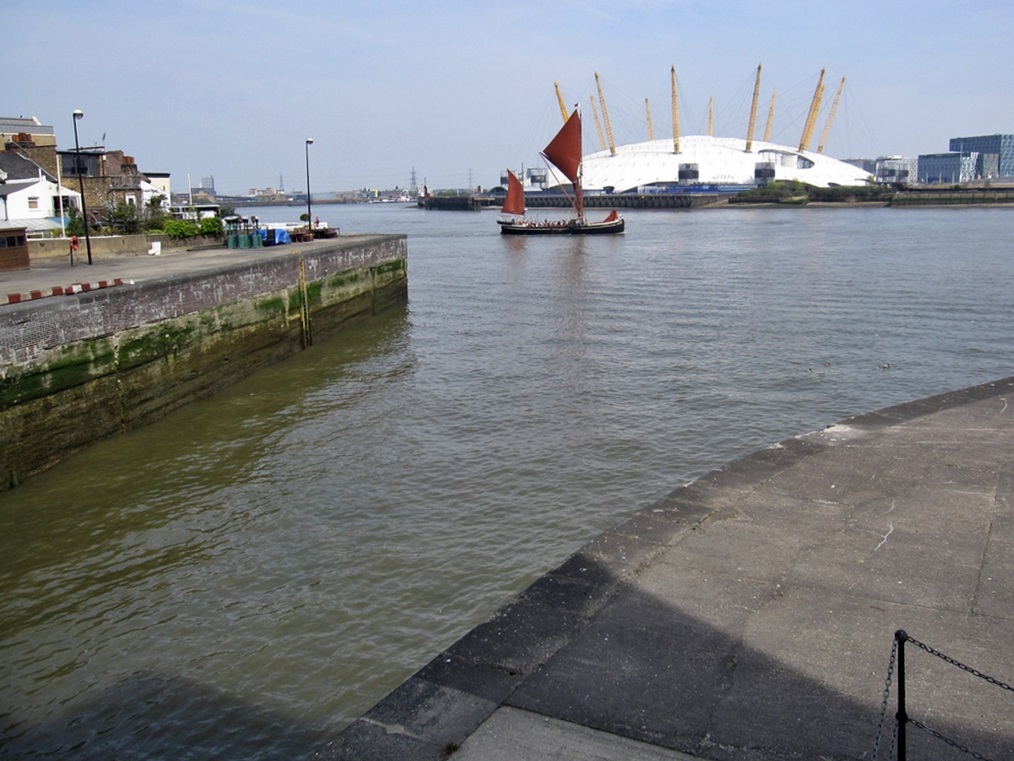 The Eastern Lock entrance at Blackwall Reach. This lock is the only working entrance from the Thames once into the City Canal and now into the Docks at the Isle of Dogs.