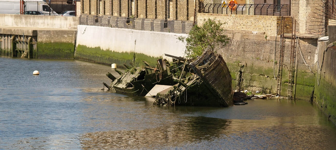 Picture of boat wreck on the Barking Creek the tidal part of the lower River Roding 