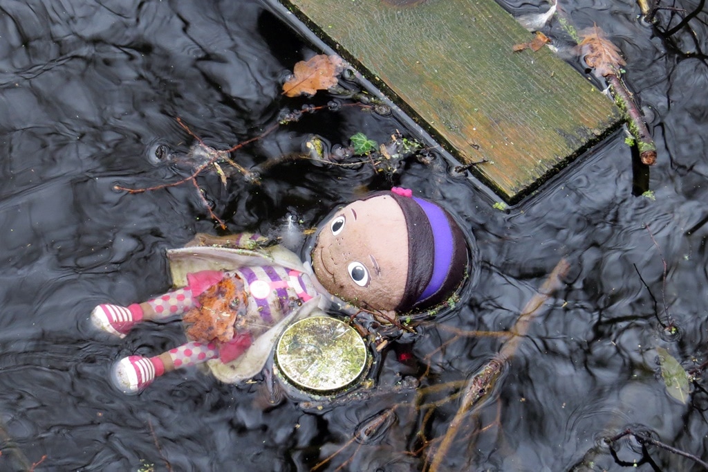 modern day Ophelia in the Croydon Canal in Anerley SE London